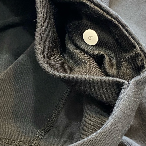 Lululemon Black Cropped Leggings Size 6 - Picture 4 of 8